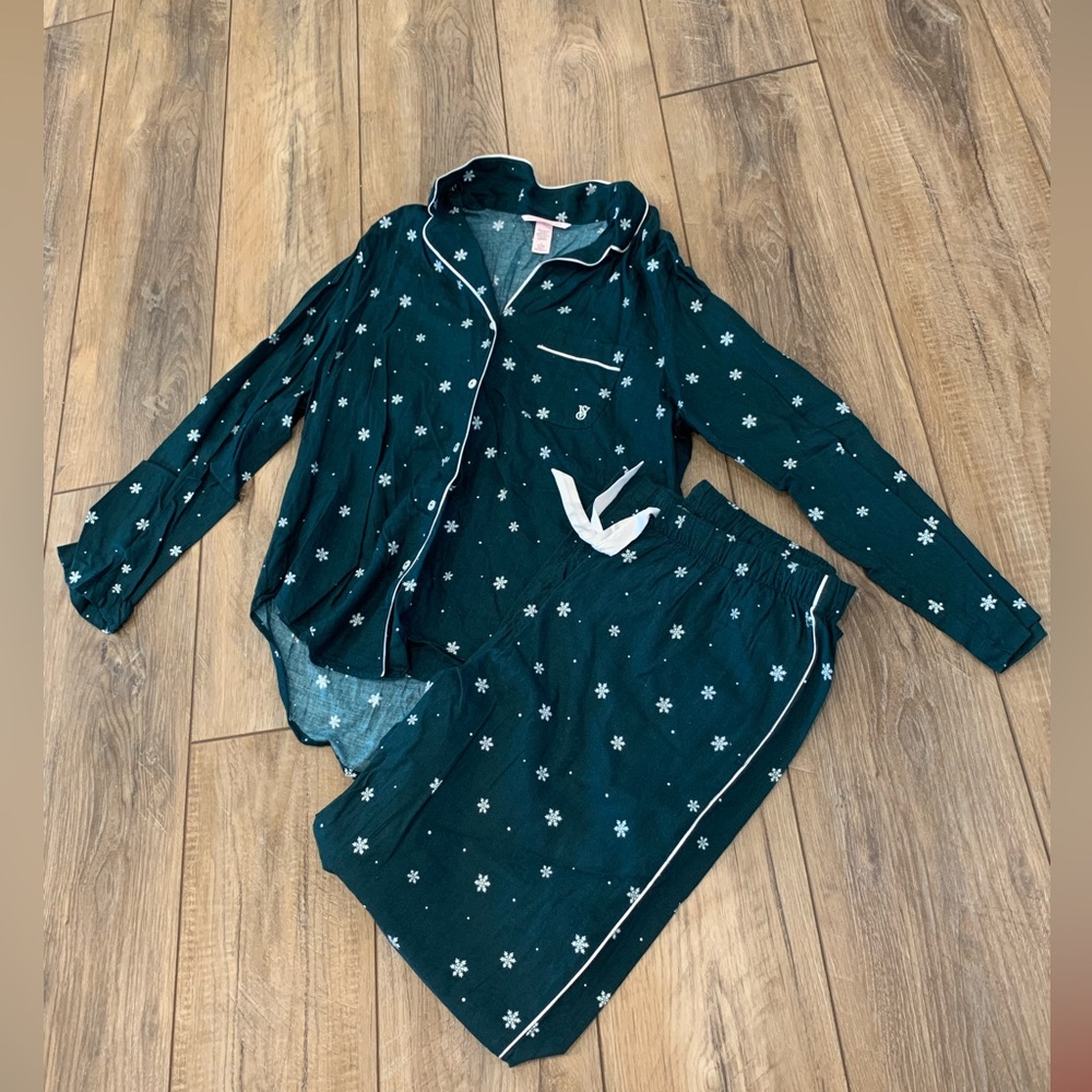 Victoria’s Secret Flannel Pajama Set